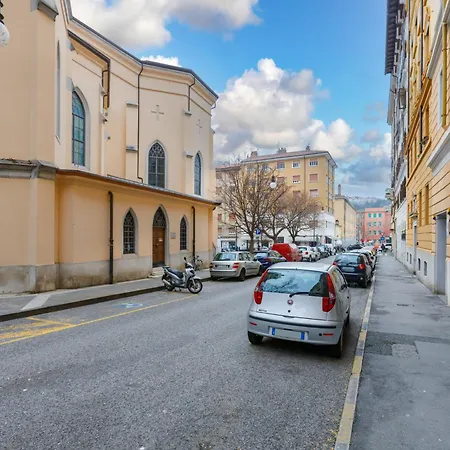 Con Parcheggio A Trieste, Neruda Daire *