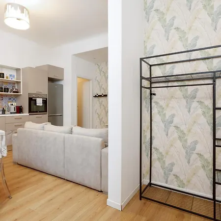 Con Parcheggio A Trieste, Neruda ترييستي