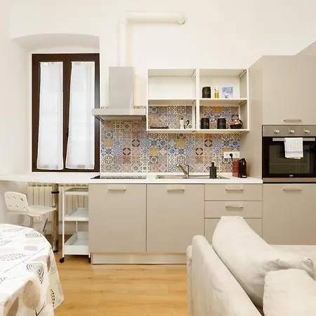 Con Parcheggio A Trieste, Neruda *