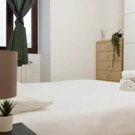 Con Parcheggio A Trieste, Neruda 트리에스테