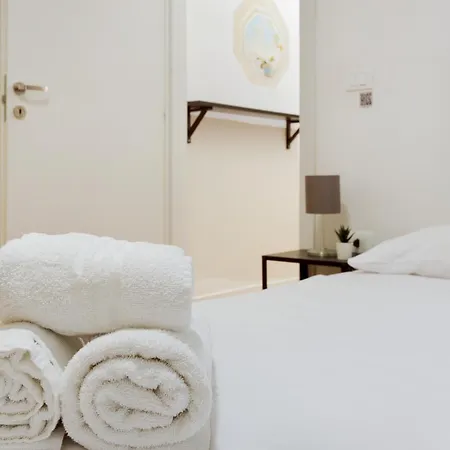 Con Parcheggio A Trieste, Neruda * ترييستي