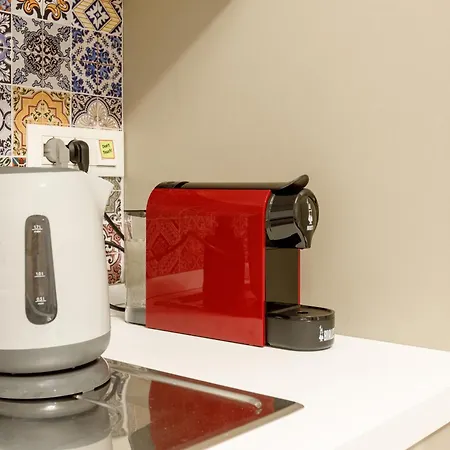 Con Parcheggio A Trieste, Neruda *