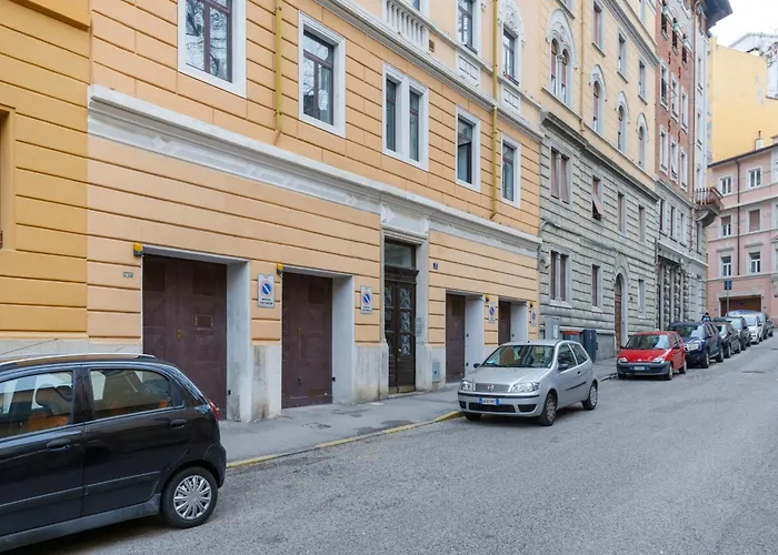 Con Parcheggio A Trieste, Neruda Trieste