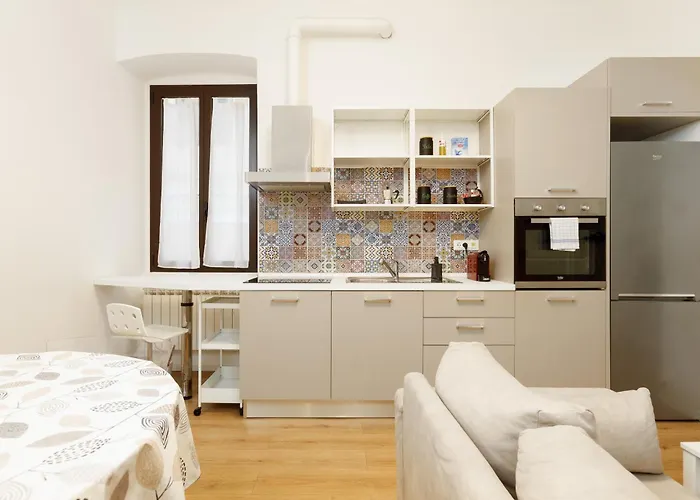 Con Parcheggio A Trieste, Neruda *