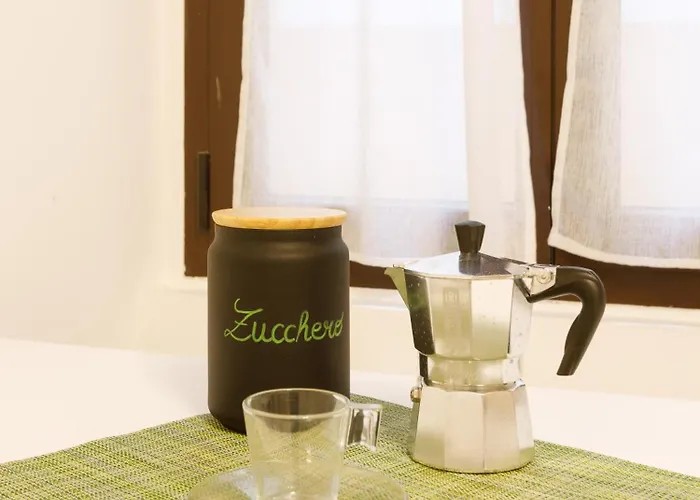 Con Parcheggio A Trieste, Neruda